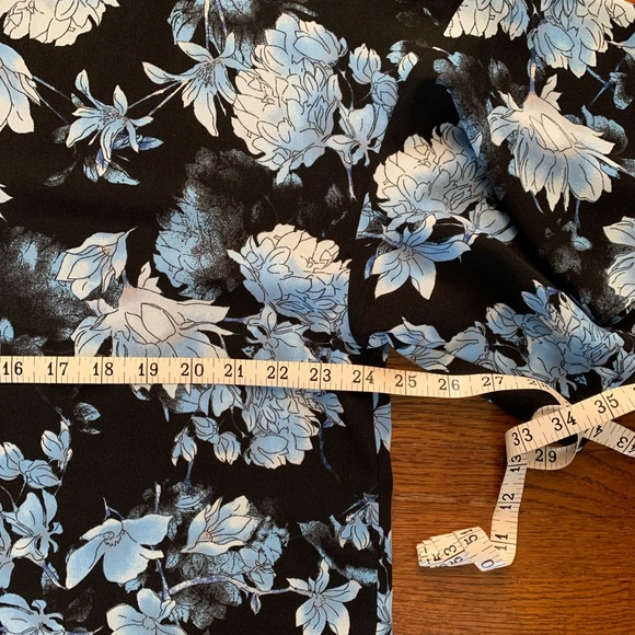 Cute shorter blouse with tulip sleeves * 1X - Picture 5 of 7